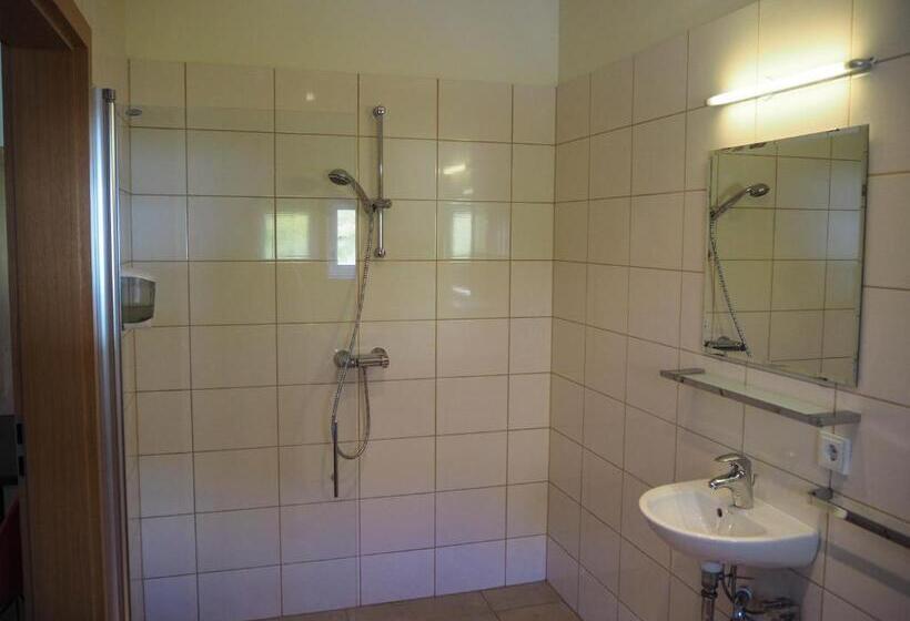 اتاق خانوادگی, Kast Guesthouse