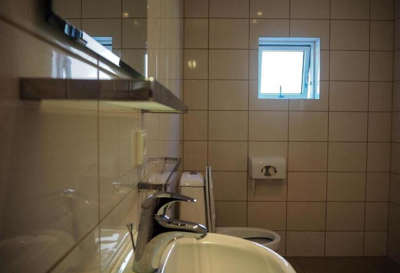 اتاق خانوادگی, Kast Guesthouse