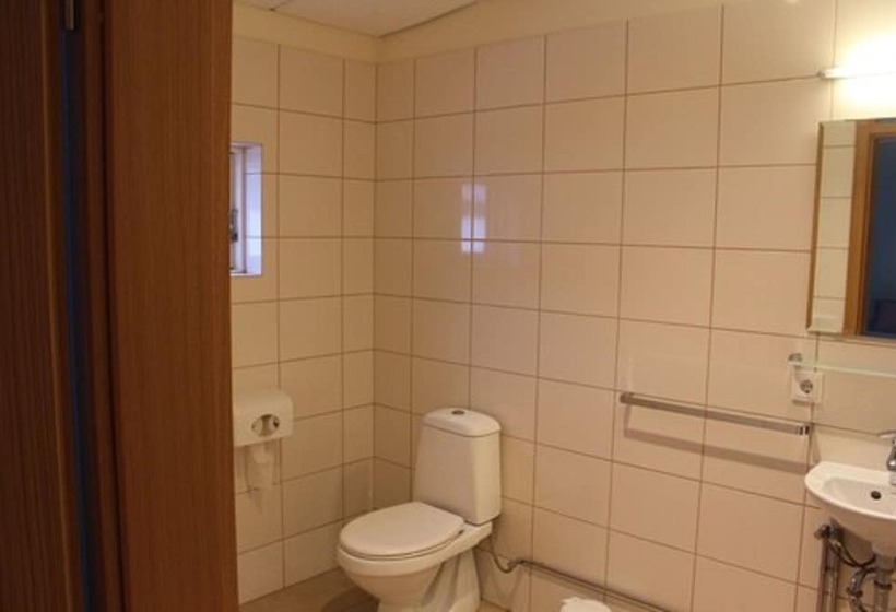 اتاق استاندارد سه نفره, Kast Guesthouse