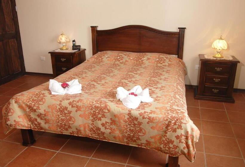 Номер Economy, Las Brumas