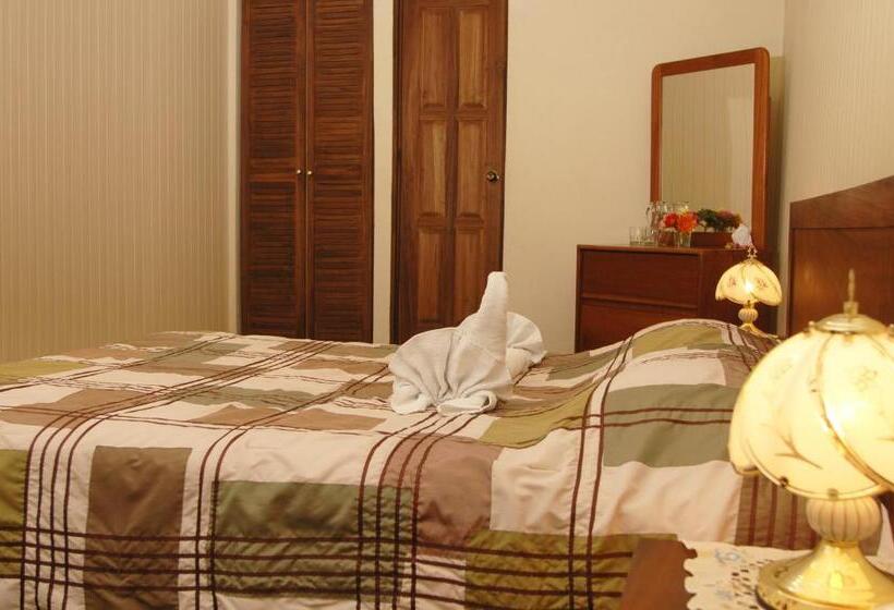 Номер Economy, Las Brumas