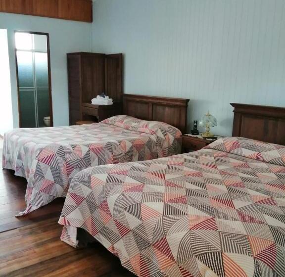 Номер Economy, Las Brumas