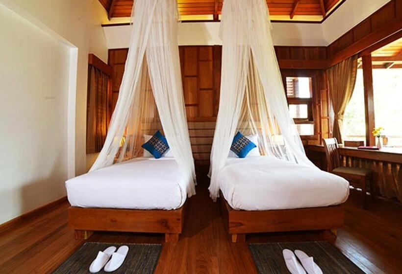 Deluxe Room Mountain View, Popa Garden Resort