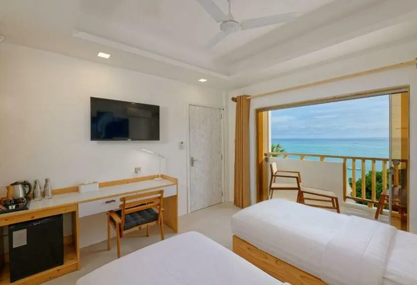 اتاق لوکس با چشم‌انداز دریا, Luau Beach Inn Maldives