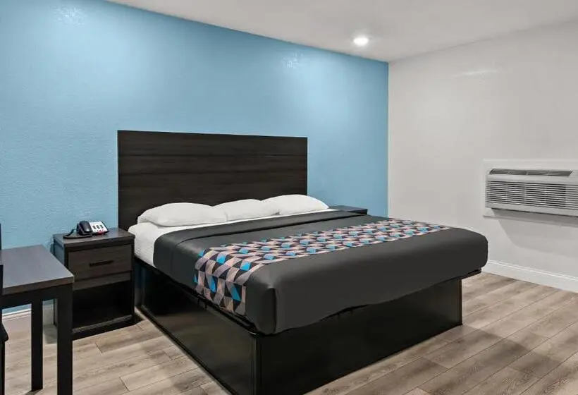 Standard-huone King-vuode, Rodeway Inn