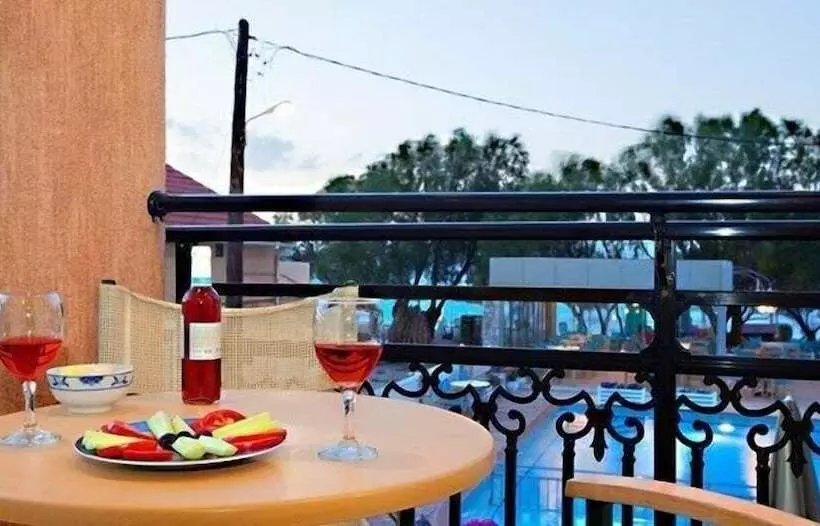 スタンダードスタジオ, Alkionides Seaside Apartments