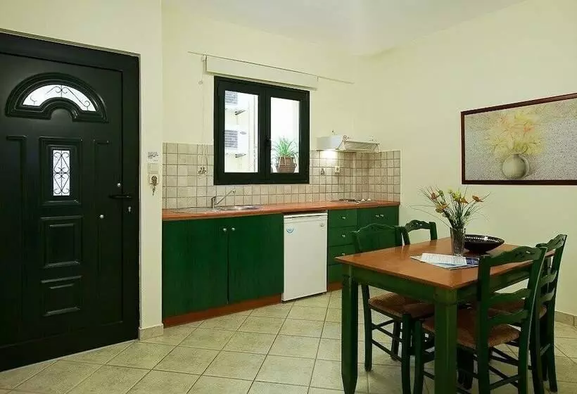 庭の見える1ベッドルームアパートメント, Alkionides Seaside Apartments