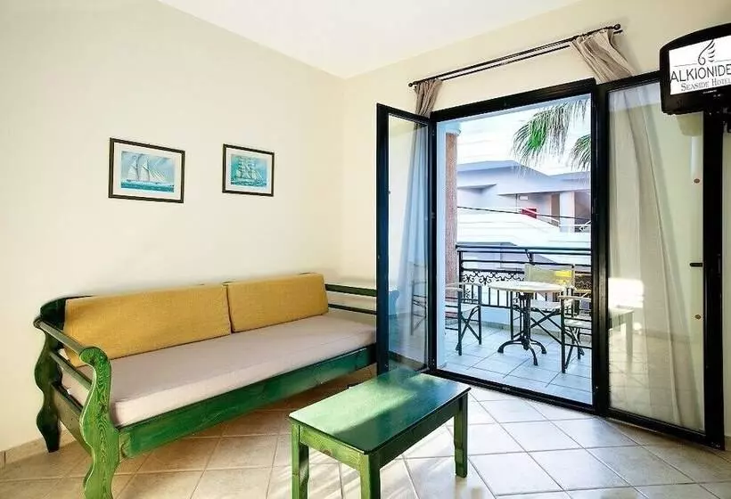 庭の見える1ベッドルームアパートメント, Alkionides Seaside Apartments