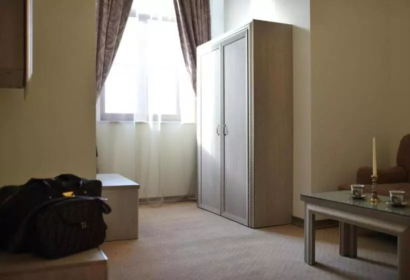 سوییت جونیور, Euro Hotel Grivita