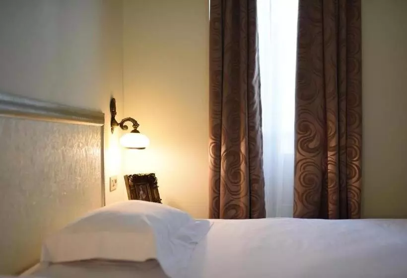 سوییت جونیور, Euro Hotel Grivita