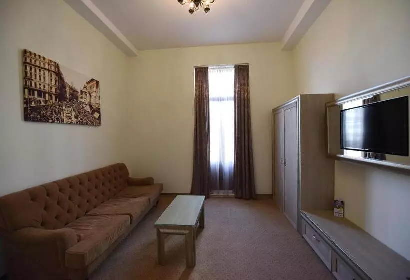 سوییت, Euro Hotel Grivita