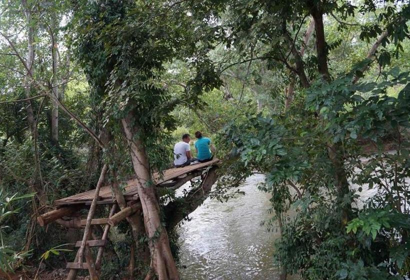 چادر با خدمات رفاهی لوکس, Athgira River Camping   Udawalawe