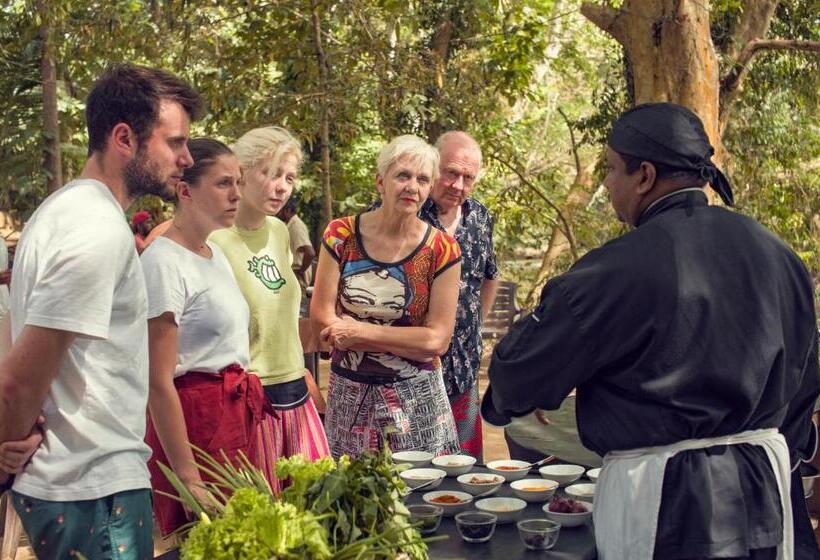 Standard Tent, Athgira River Camping   Udawalawe