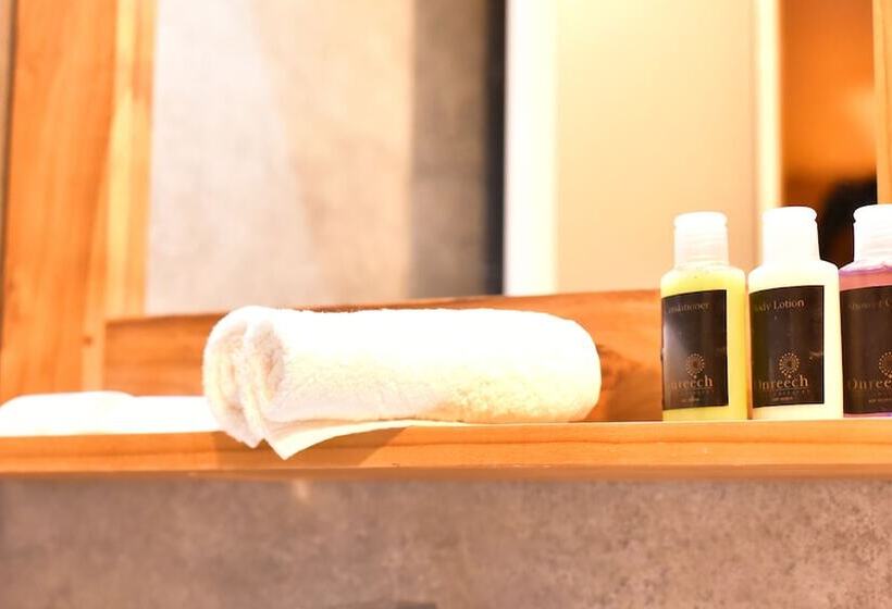 Deluxe Tent, Athgira River Camping   Udawalawe