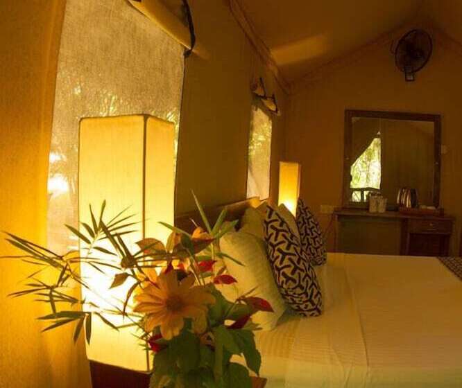 Deluxe Tent, Athgira River Camping   Udawalawe