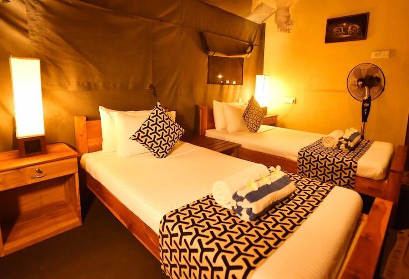 چادر با خدمات رفاهی لوکس, Athgira River Camping   Udawalawe