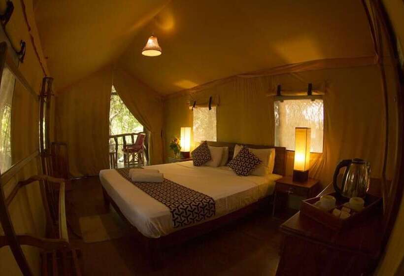 Deluxe Tent, Athgira River Camping   Udawalawe