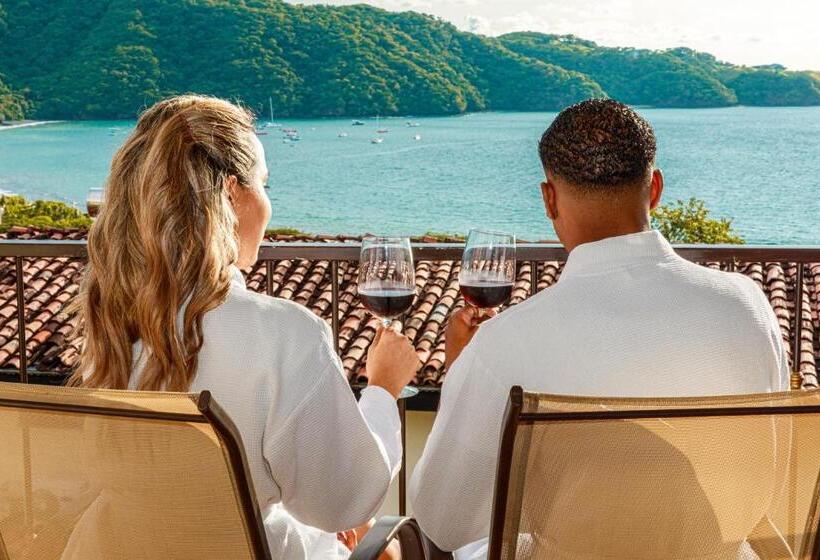 جناح مزود بجاكوزى, Condovac La Costa