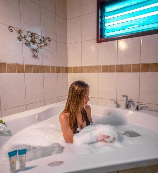 자쿠지 스위트, Condovac La Costa