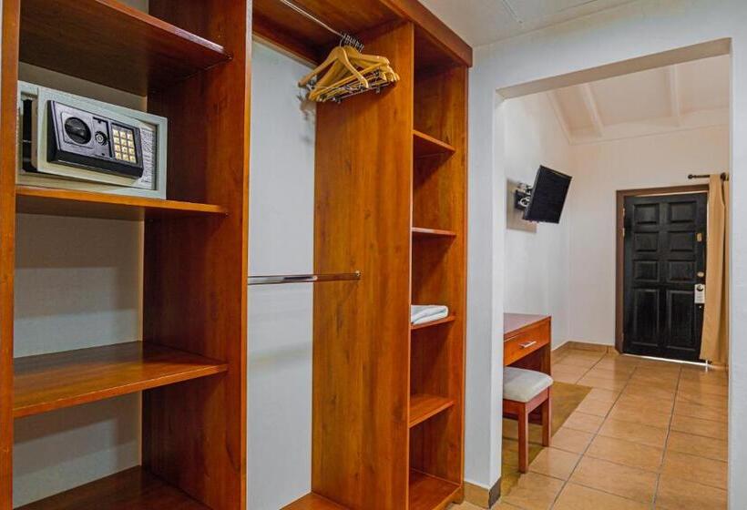 جناح عائلي, Condovac La Costa