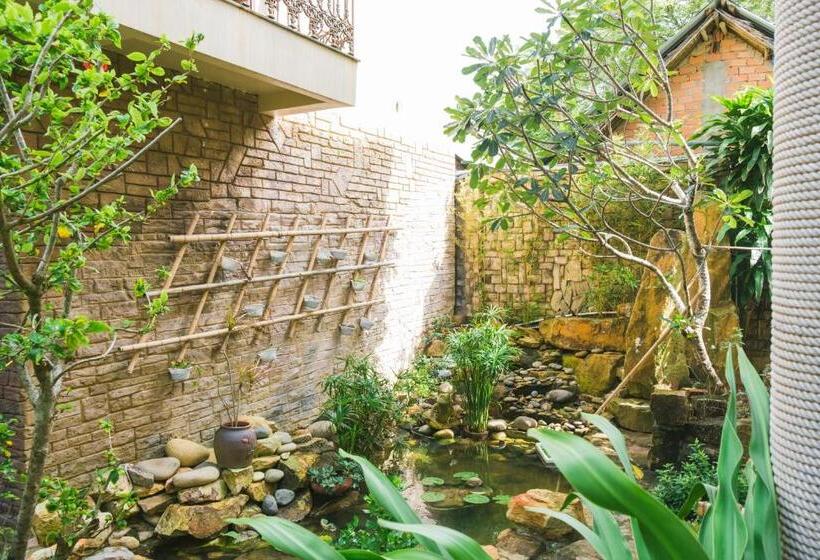 ویلای 2 خوابه با چشم‌انداز باغ, Coral Bay Resort