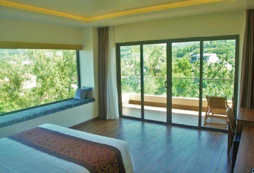 اتاق لوکس با بالکن, Coral Bay Resort