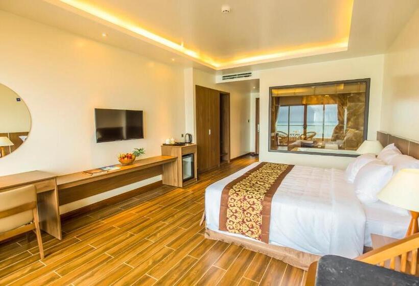 اتاق لوکس با چشم‌انداز دریا, Coral Bay Resort