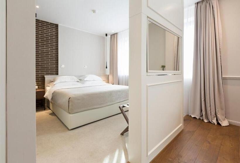 سوییت جونیور, Envoy