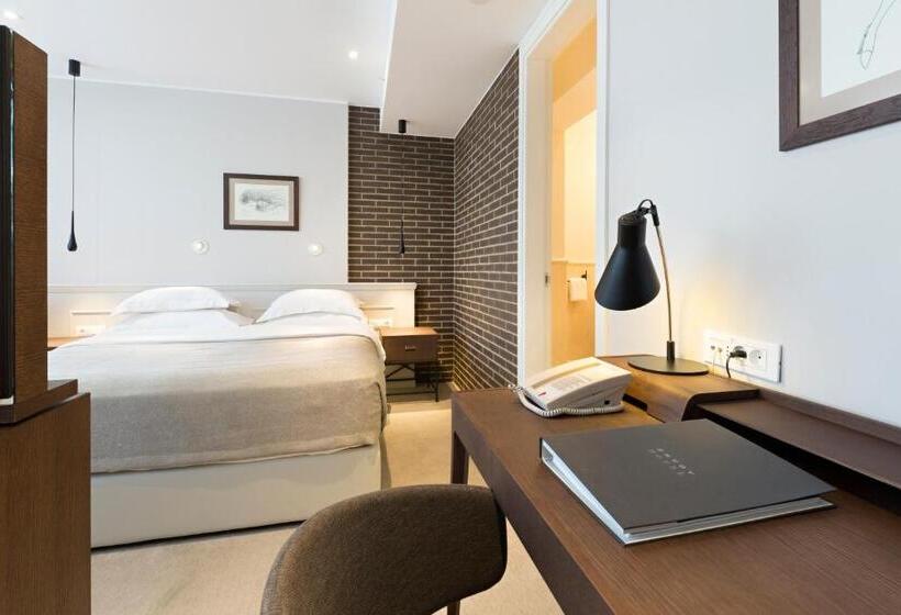 سوییت جونیور, Envoy