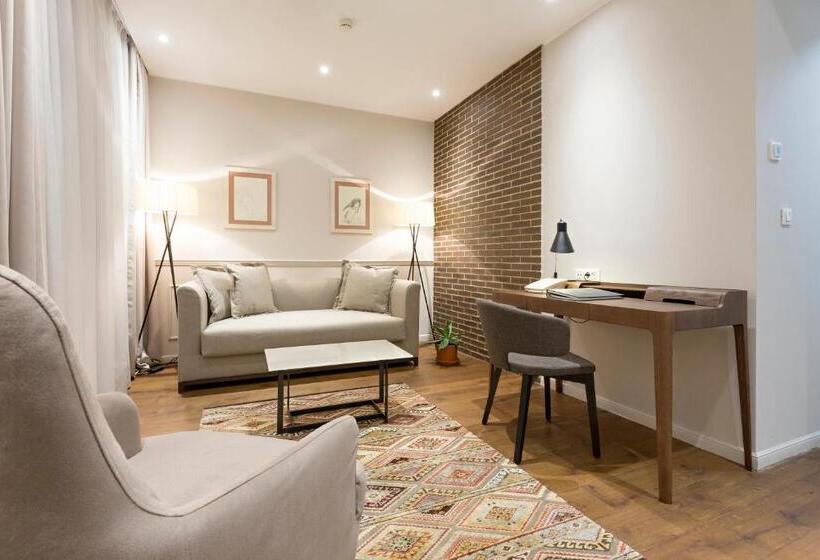 سوییت خانوادگی, Envoy