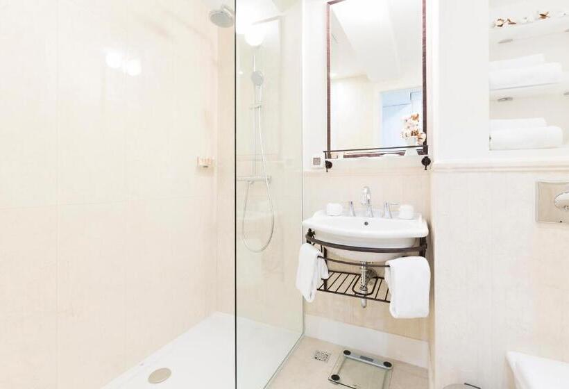 اتاق سوپریور, Envoy