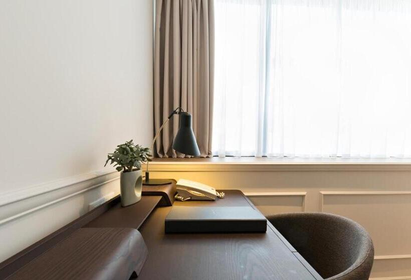 اتاق سوپریور, Envoy