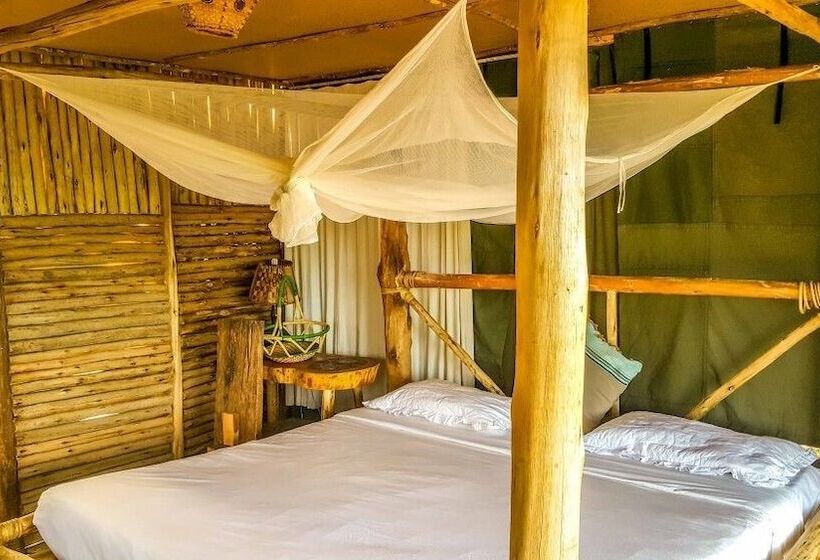 چادر با خدمات رفاهی لوکس, Living Waters Resort
