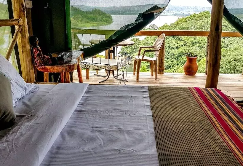 چادر با خدمات رفاهی لوکس, Living Waters Resort