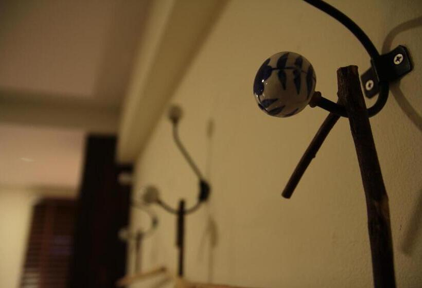 غرفة قياسية, Rustic River Boutique