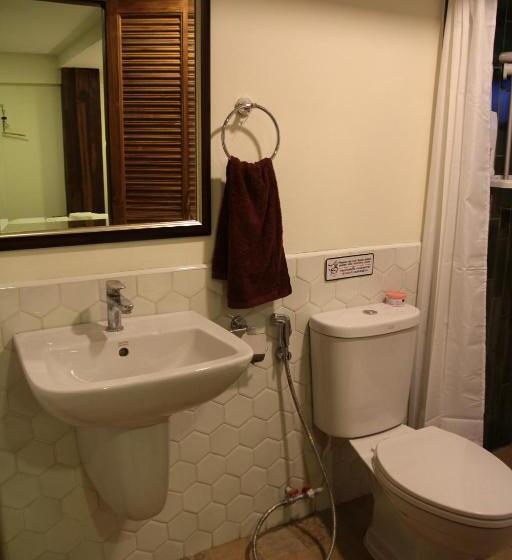 غرفة قياسية, Rustic River Boutique