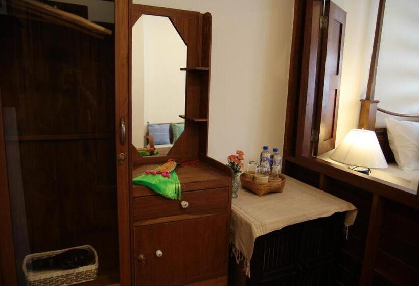 غرفة سوبيريور سرير كينج, Rustic River Boutique