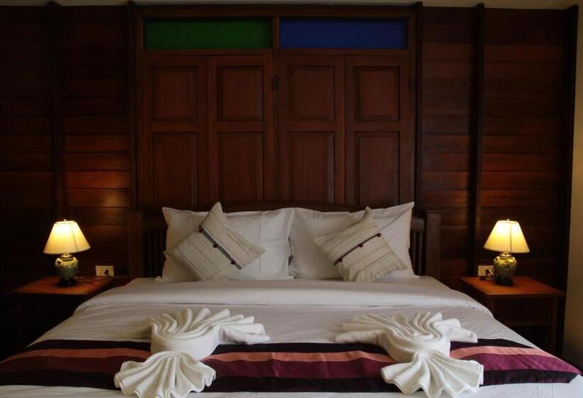 غرفة سوبيريور سرير كينج, Rustic River Boutique