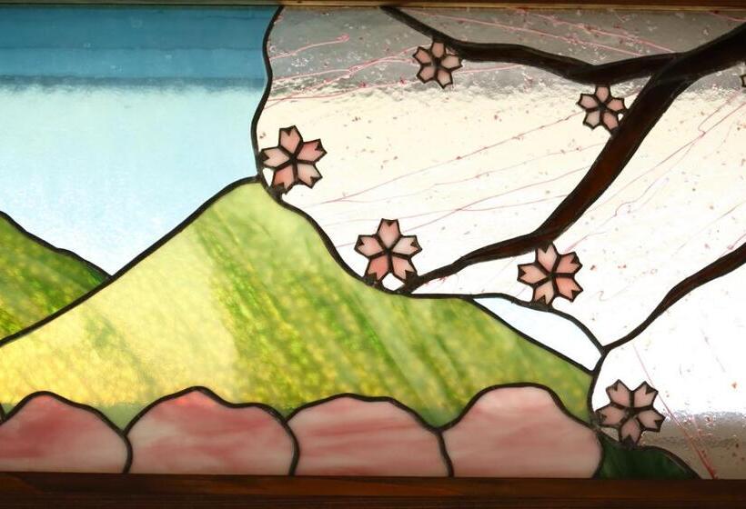 Номер Стандарт Вид на Сад, Tsuyukusa