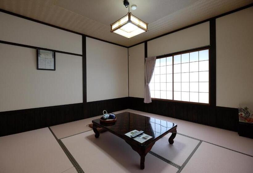 Номер Стандарт Вид на Сад, Tsuyukusa