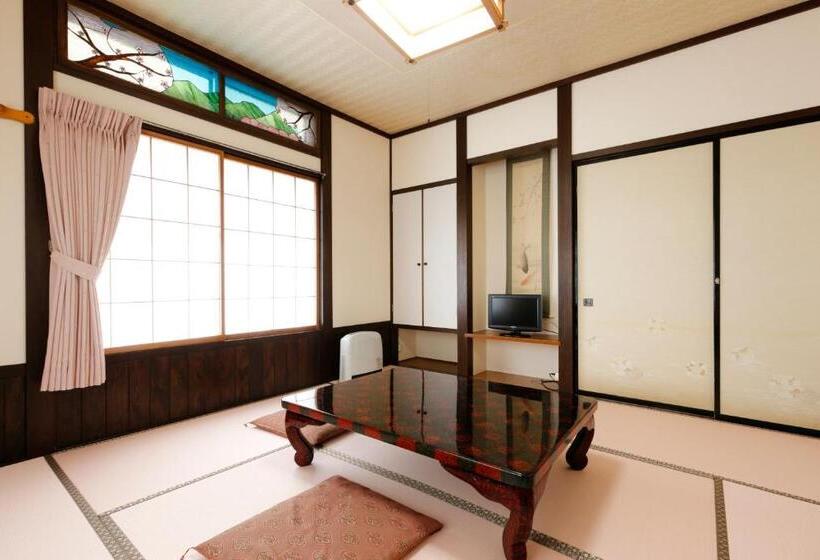 Номер Стандарт Вид на Сад, Tsuyukusa