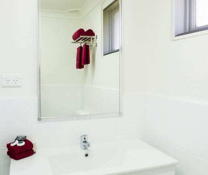 ファミリールーム, Cherry Blossom Motor Inn