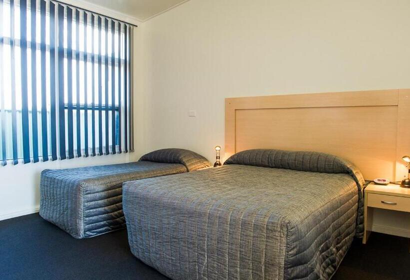 패밀리 룸, Cherry Blossom Motor Inn