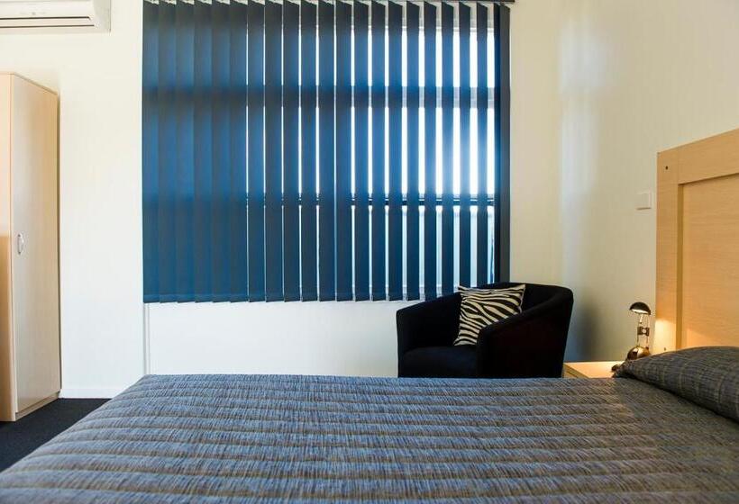 エクゼクティブルーム, Cherry Blossom Motor Inn