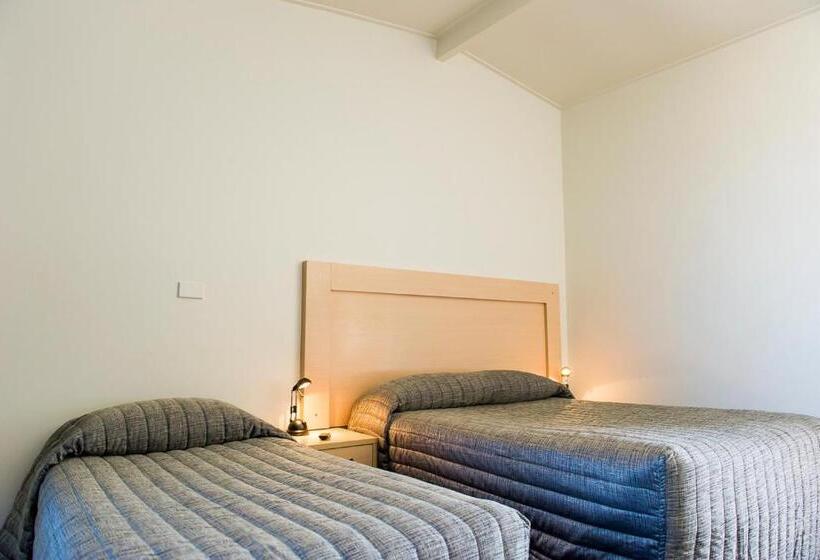 スタンダードルーム, Cherry Blossom Motor Inn