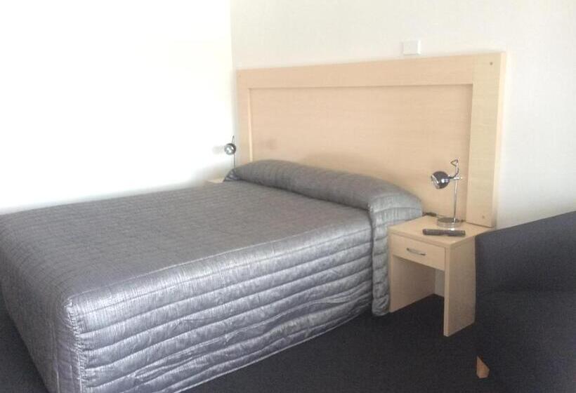 エクゼクティブルーム, Cherry Blossom Motor Inn