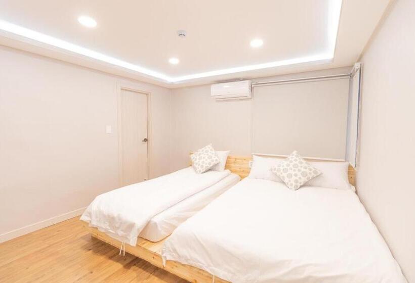 Pokój Deluxe Trzyosobowy, Dawoo House 1 In Hongdae