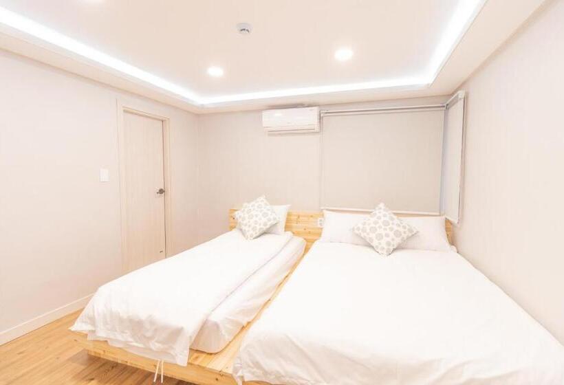 Pokój Deluxe Trzyosobowy, Dawoo House 1 In Hongdae