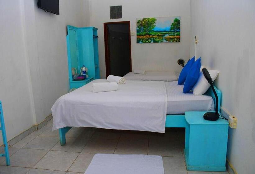 Triple Room Sea View, Rampart View Guesthouse