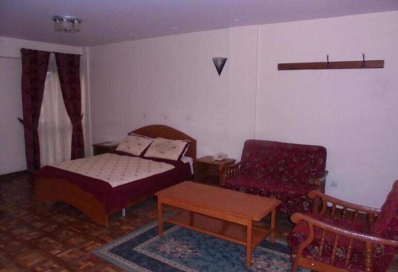 سوییت جونیور, Weygoss Guest House